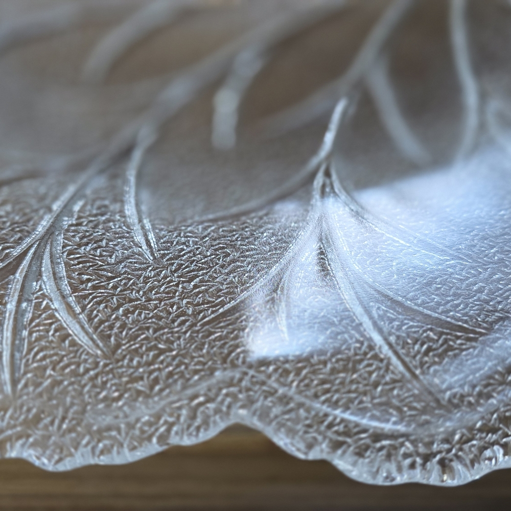 Indiana‎ Glass Clear Divided Serving Plate with Leaf Motif - Picture 7 of 12